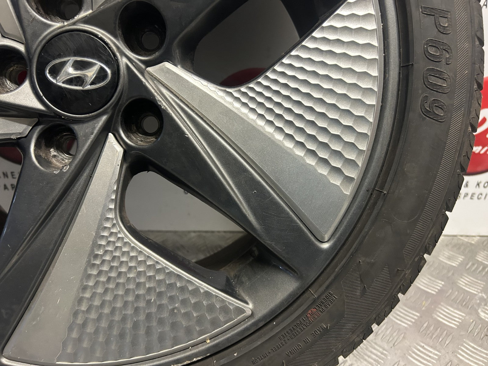 Hyundai Ioniq 2020-2022 Genuine 17" Alloy Wheel 7.36Mm Tyre 225/45/17 4