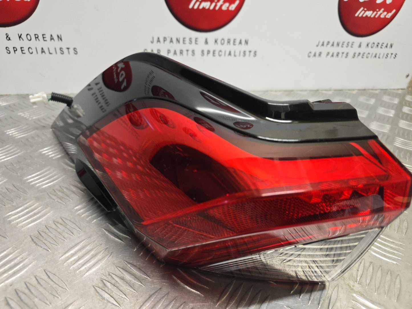 TOYOTA RAV4 XA50 MK5 2019-2025 PASSENGER REAR OUTER BODY BRAKE LIGHT 81560-42230