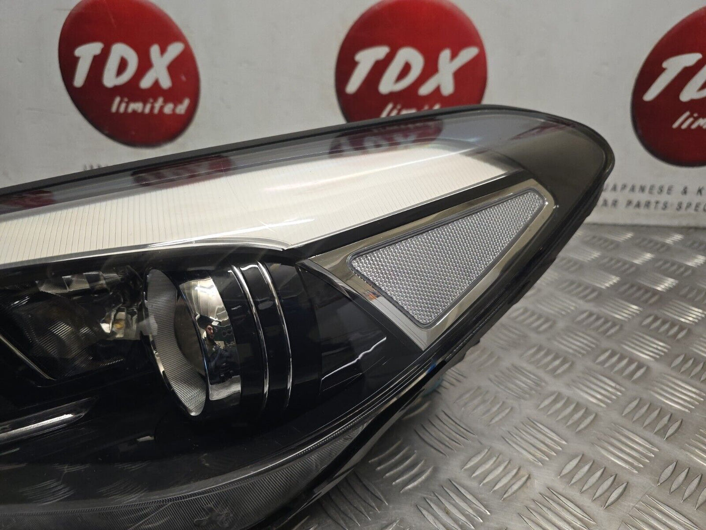 HYUNDAI TUCSON MK3 TLe 2015-2018 PRE-FACELIFT PASSENGERS SIDE HALOGEN HEADLIGHT