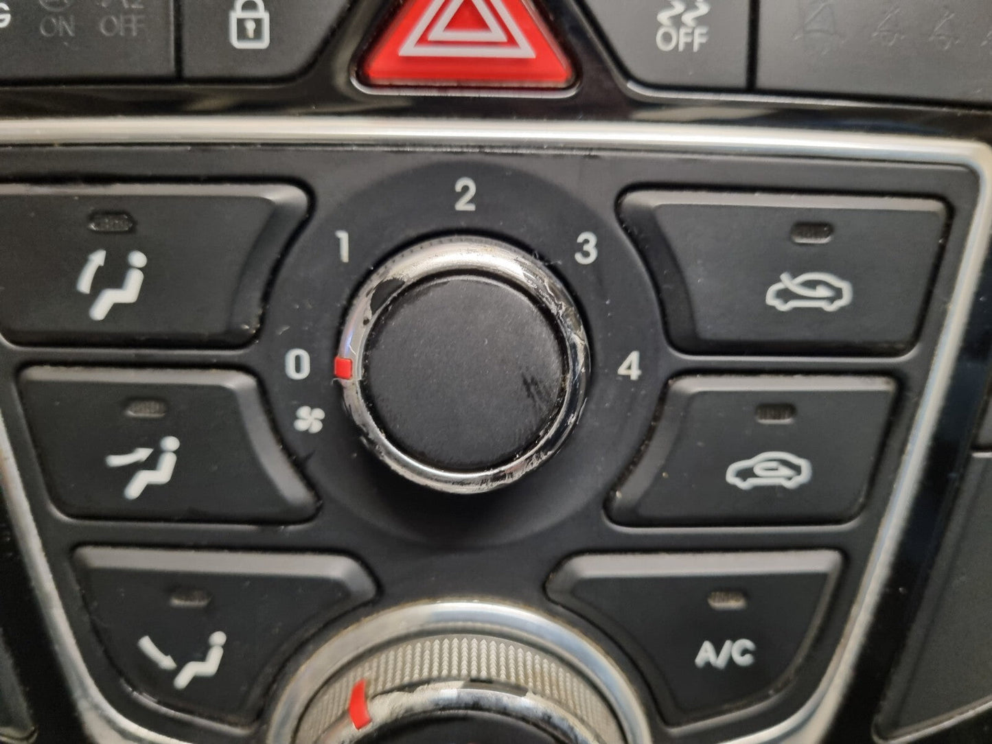 HYUNDAI I30 (GD) MK2 2012-2017 GENUINE HEATER AC CLIMATE CONTROLS 97250-A6040GU