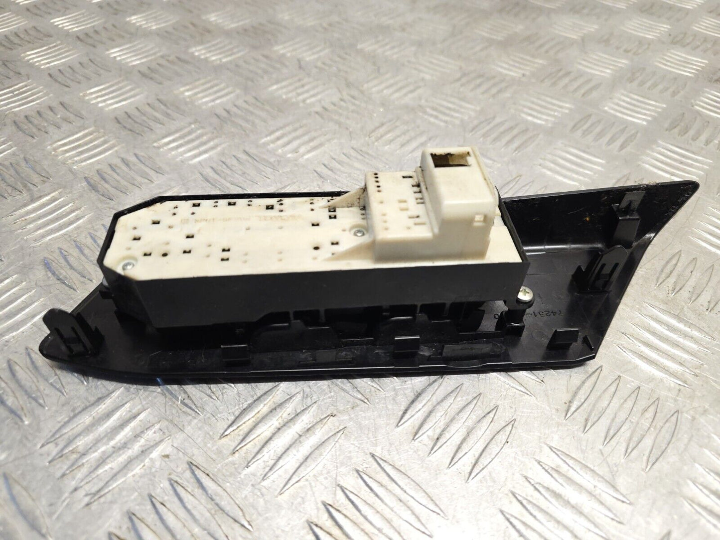 TOYOTA RAV4 MK4 2013-2018 GENUINE DRIVERS FRONT 4 WAY WINDOW SWITCH 74231-42190