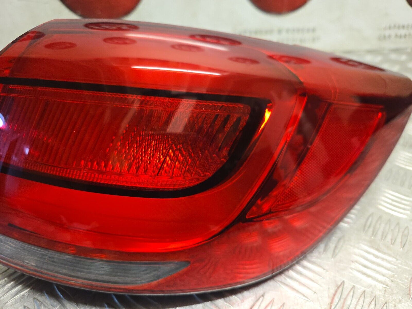 KIA SPORTAGE SL MK3 2013-2015 FACELIFT DRIVERS REAR OUTER BODY BRAKE LIGHT LAMP