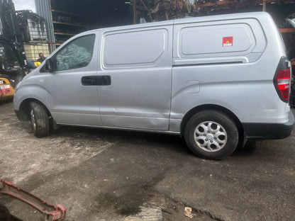 2010 HYUNDAI ILOAD (TQ) COMFORT 2.5 DIESEL 5 SPEED MANUAL PANEL VAN VEHICLE FOR BREAKING AND PARTS