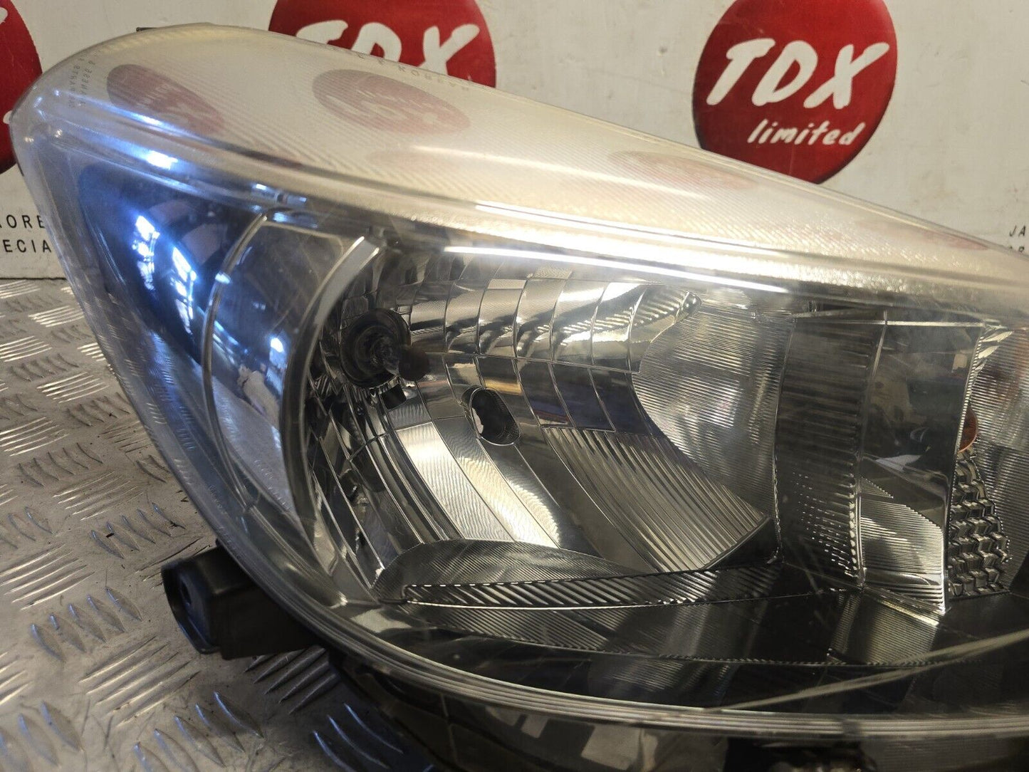 TOYOTA YARIS MK3 2012-2014 PREFACELIFT GENUINE DRIVERS SIDE HALOGEN HEADLIGHT