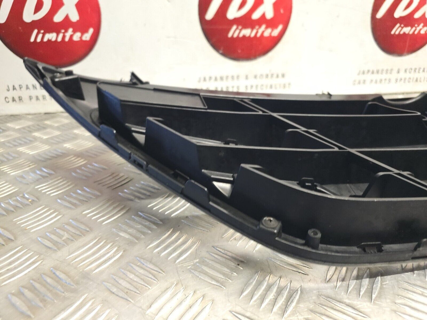 HYUNDAI TUCSON MK3 2015-2018 GENUINE FRONT BUMPER CENTRE GRILLE 86351-D7000