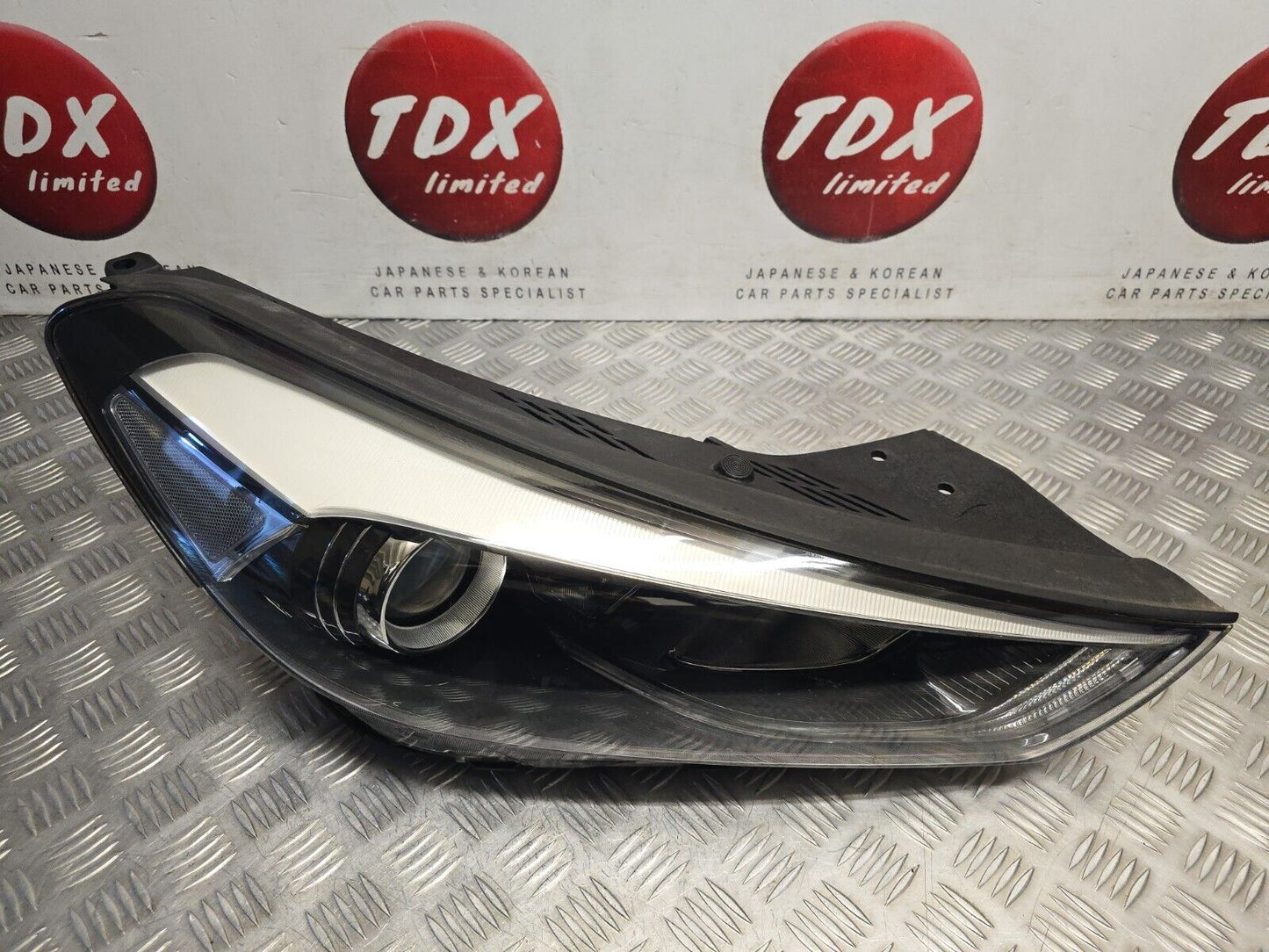 HYUNDAI TUCSON MK3 TLe 2015-2018 PRE-FACELIFT DRIVERS SIDE HALOGEN HEADLIGHT