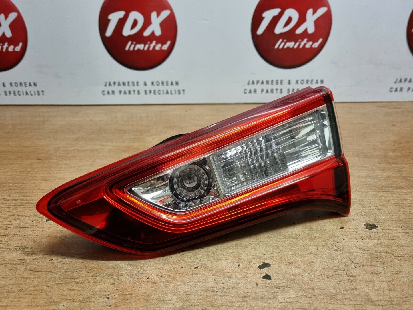 TOYOTA YARIS MK3 2017-2020 FACELIFT GENUINE DRIVERS SIDE REAR LED TAILGATE LIGHT