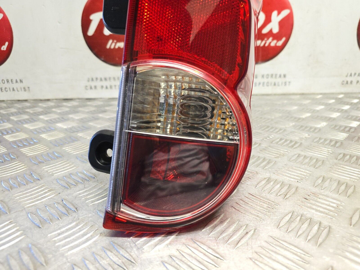 NISSAN NV200 2010-2019 GENUINE DRIVERS REAR OUTER HALOGEN BRAKE LIGHT 26550BJ20A