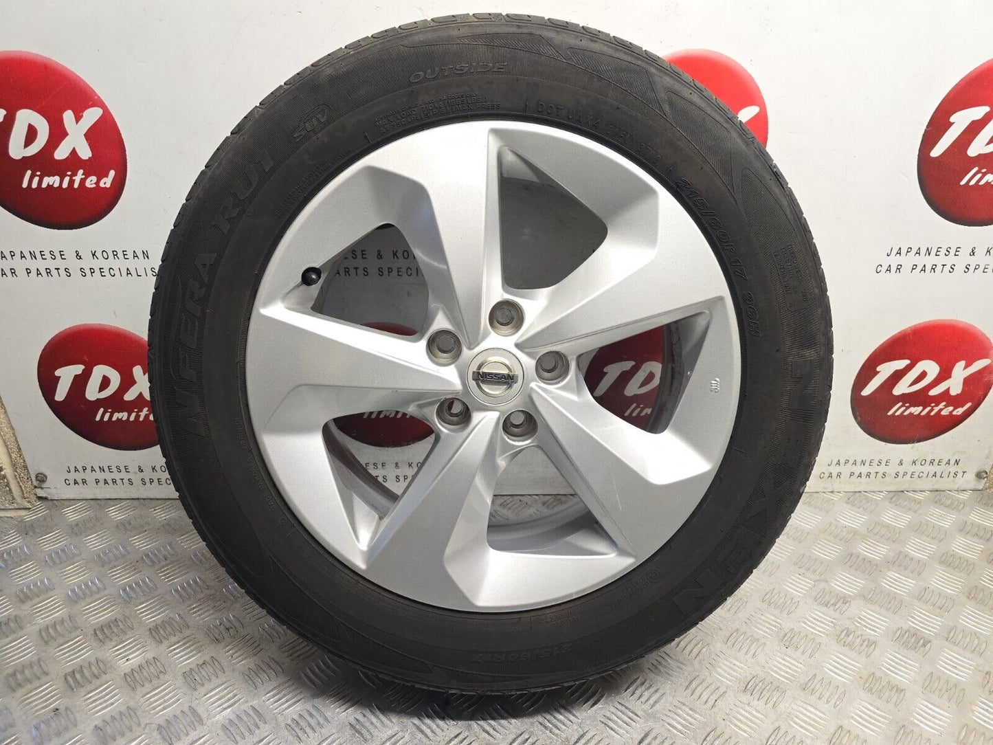 NISSAN QASHQAI J11 17" INCH 2014-2021 ALLOY WHEEL WORN TYRE 7J 215/60/17 HV01A