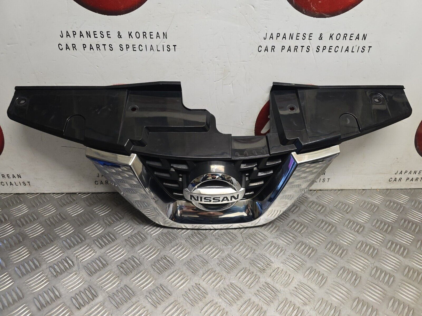 NISSAN JUKE 2014-2019 F15 GENUINE FRONT BUMPER CHROME GRILLE (NON-CAMERA TYPE)