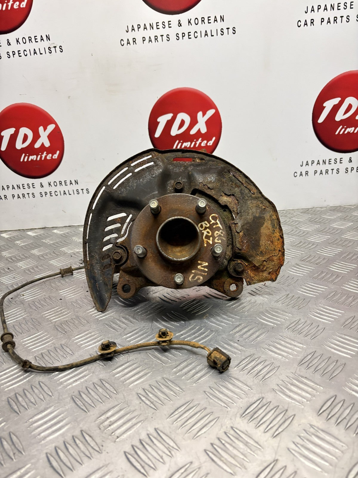 Toyota GT86 ZN6 MK1 Coupe 2.0 Petrol Passenger Side Front Hub - photo 1 of 6
