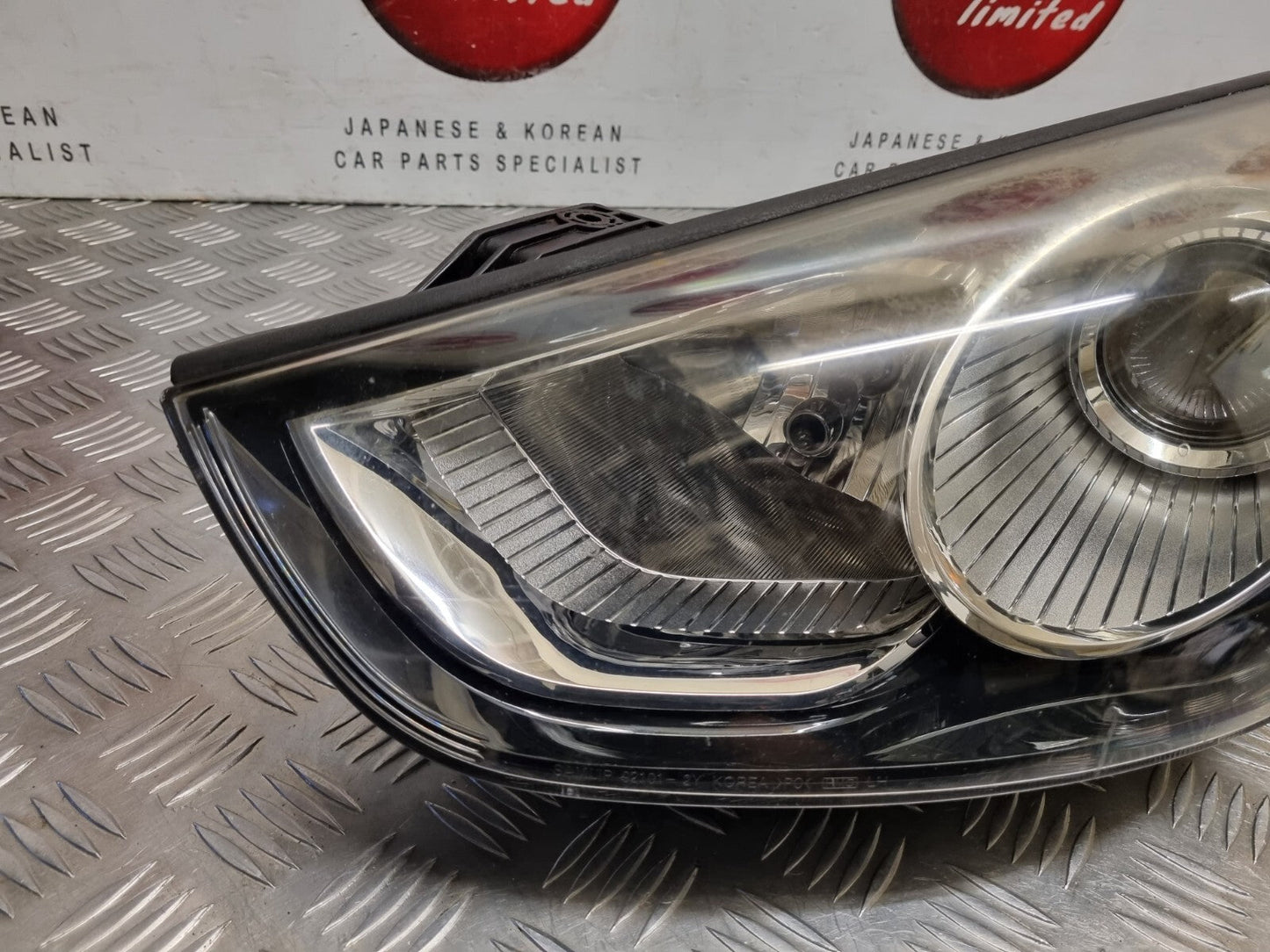 HYUNDAI IX35 2010-2013 PRE-FACELIFT PASSENGERS FRONT HALOGEN HEADLIGHT 92101-2Y