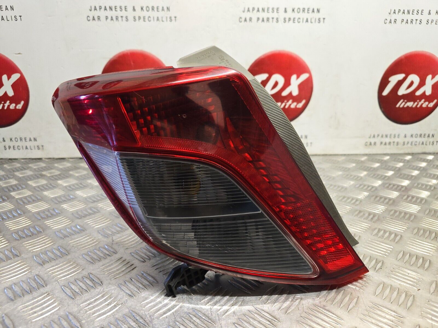 TOYOTA YARIS MK3 2012-2015 PASSENGERS SIDE REAR OUTER BODY BRAKE LIGHT LAMP