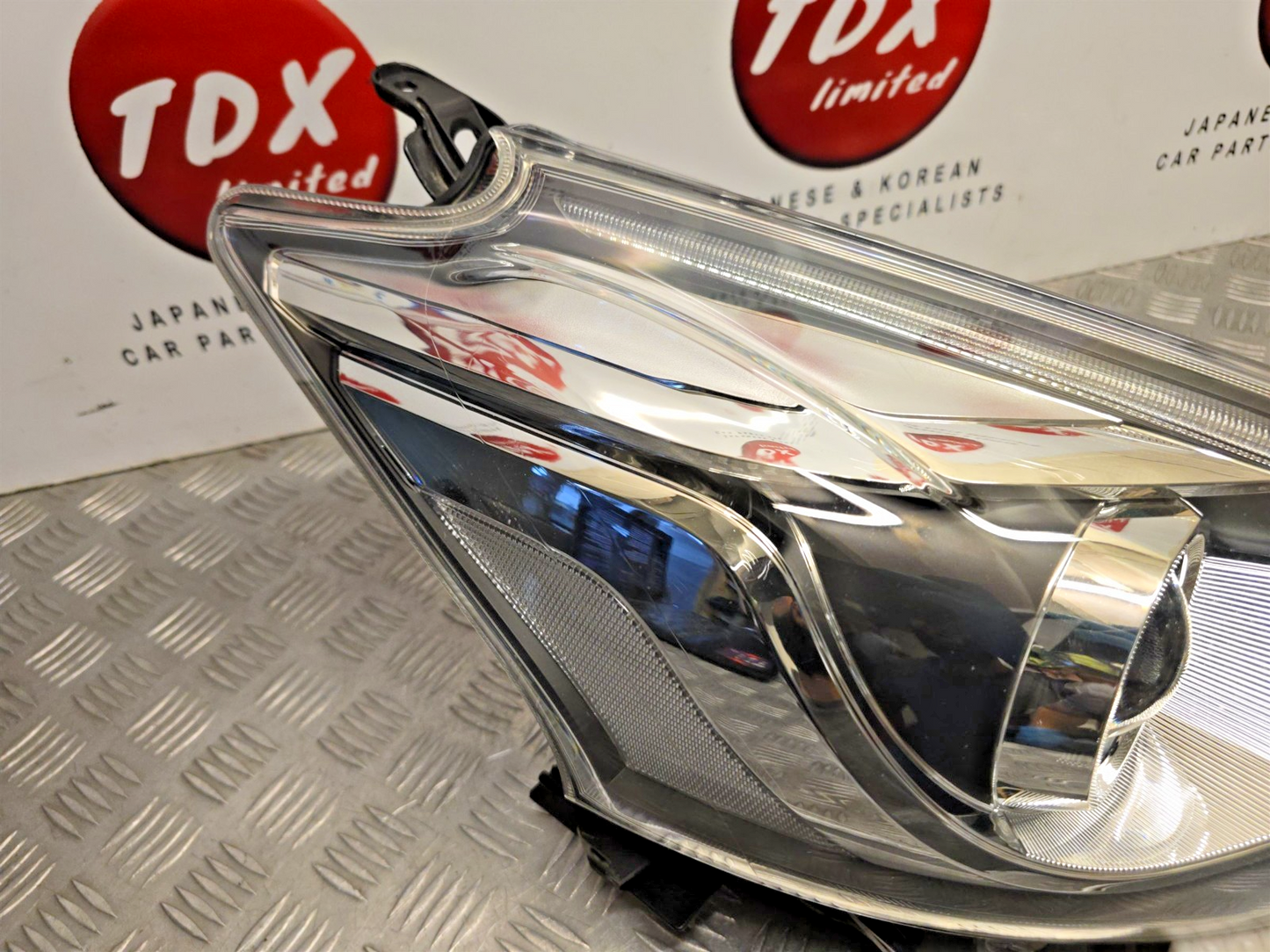 Toyota Prius Plus ZVW40 2015-2020 Passengers Halogen Headlight Lamp 81070-47660 - photo 7 of 15