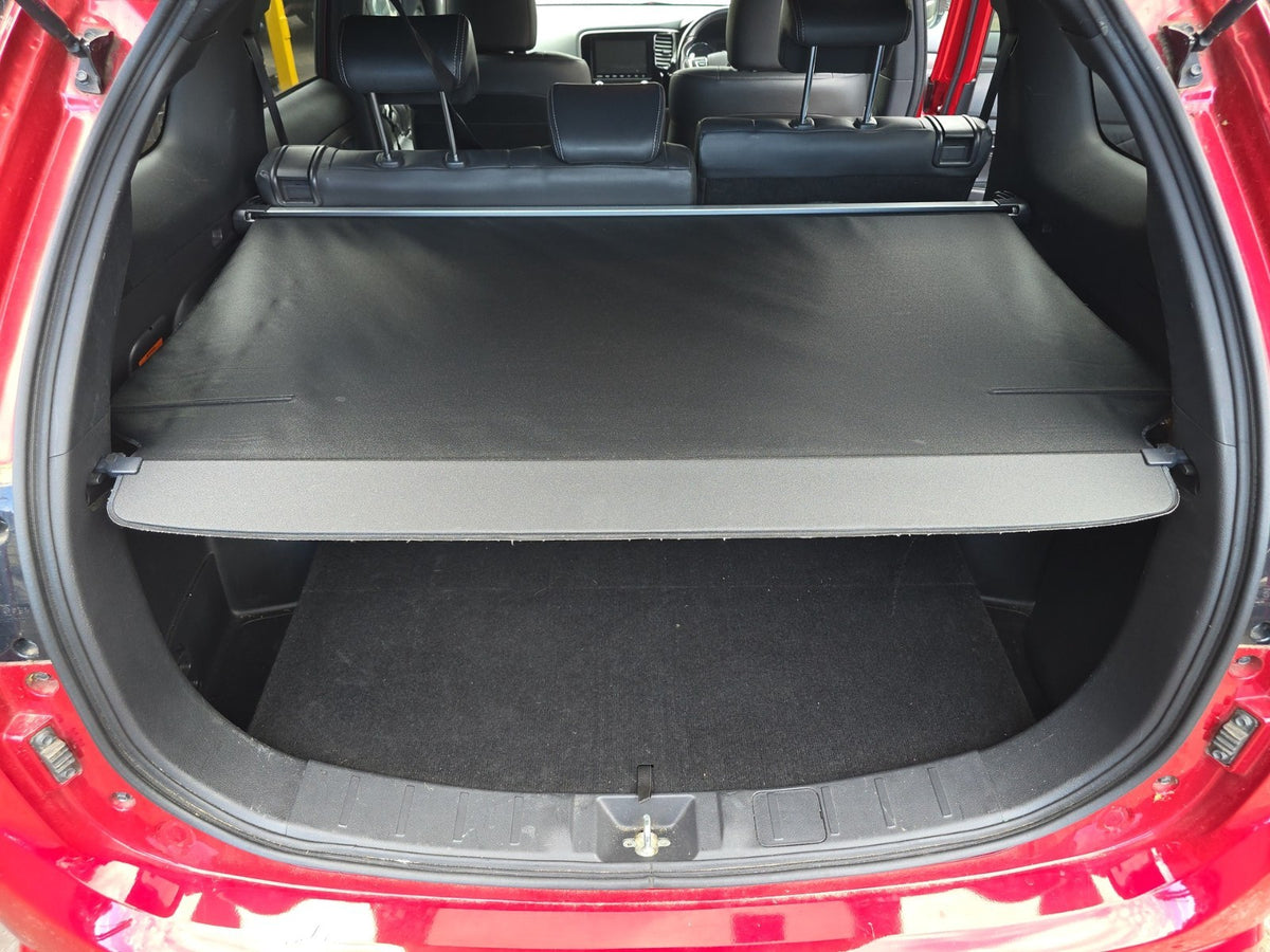 Mitsubishi Outlander 2013-2021 Retractable Manual Tail Parcel Shelf 7237A145XA - photo 1 of 11