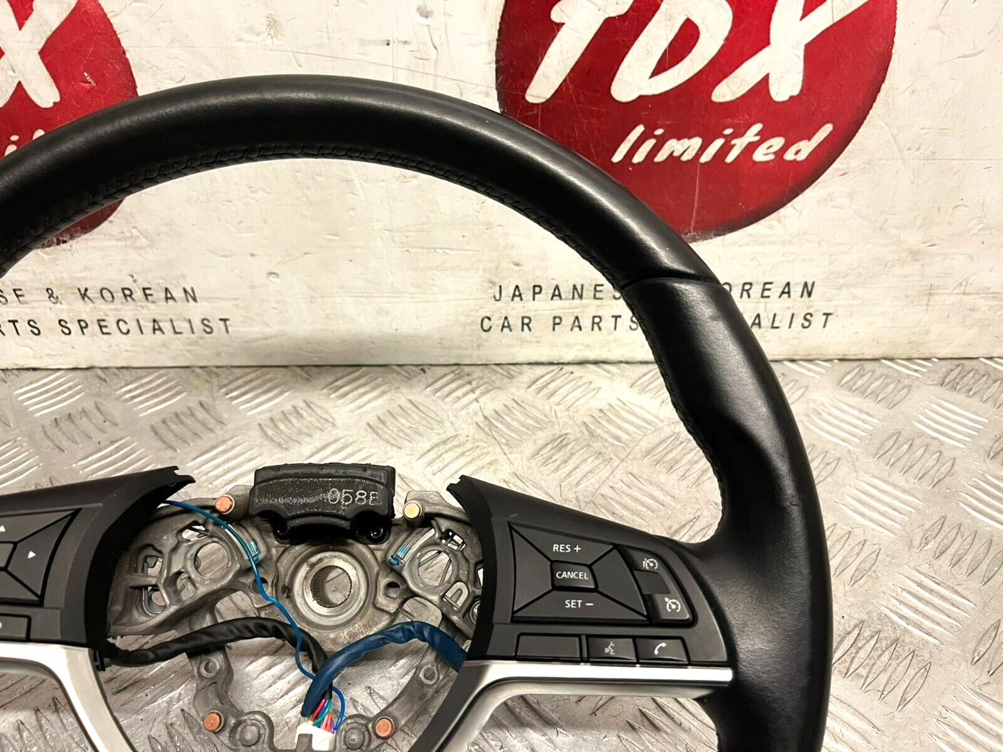 NISSAN QASHQAI J11 2018-2021 GENUINE MULTIFUNCTIONAL LATHER STEERING WHEEL