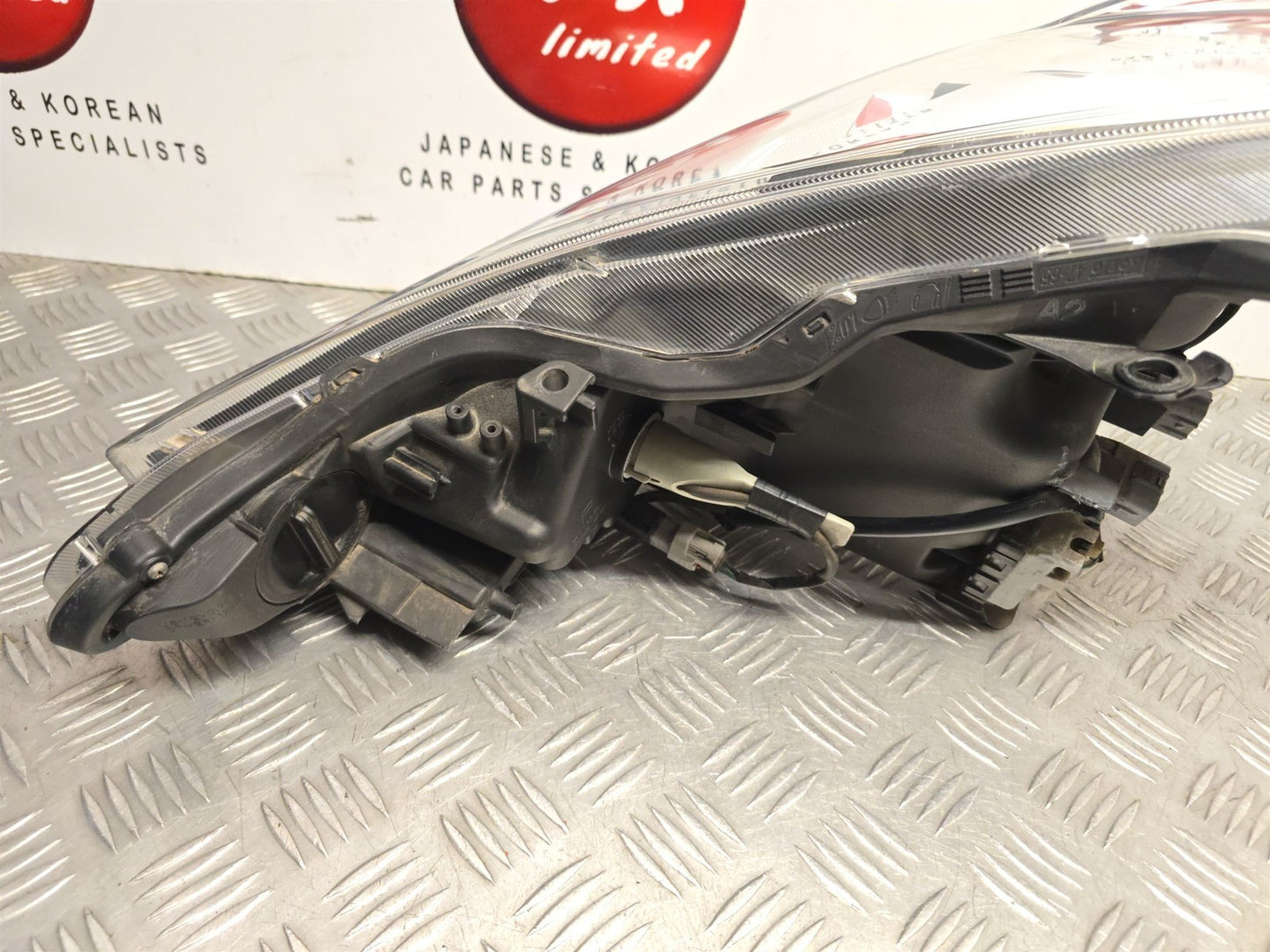 Toyota Prius Plus ZVW40 2015-2020 Passengers Halogen Headlight Lamp 81070-47660 - photo 10 of 15