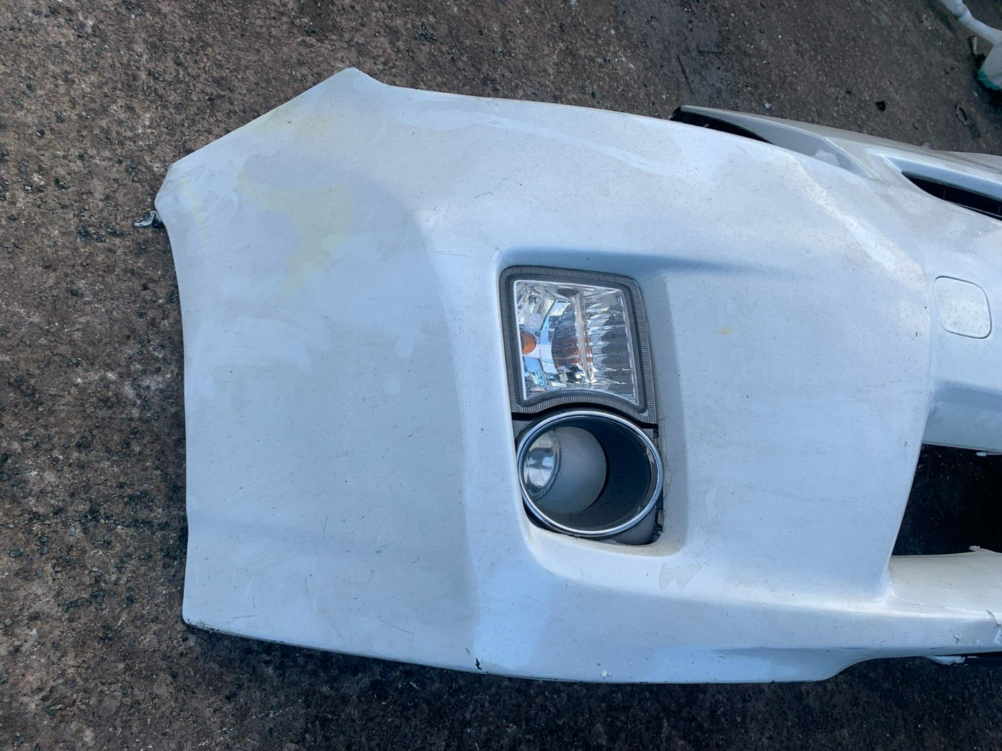 TOYOTA PRIUS MK2 2009-2014 PRE-FACELIFT GENUINE FRONT BUMPER WHITE