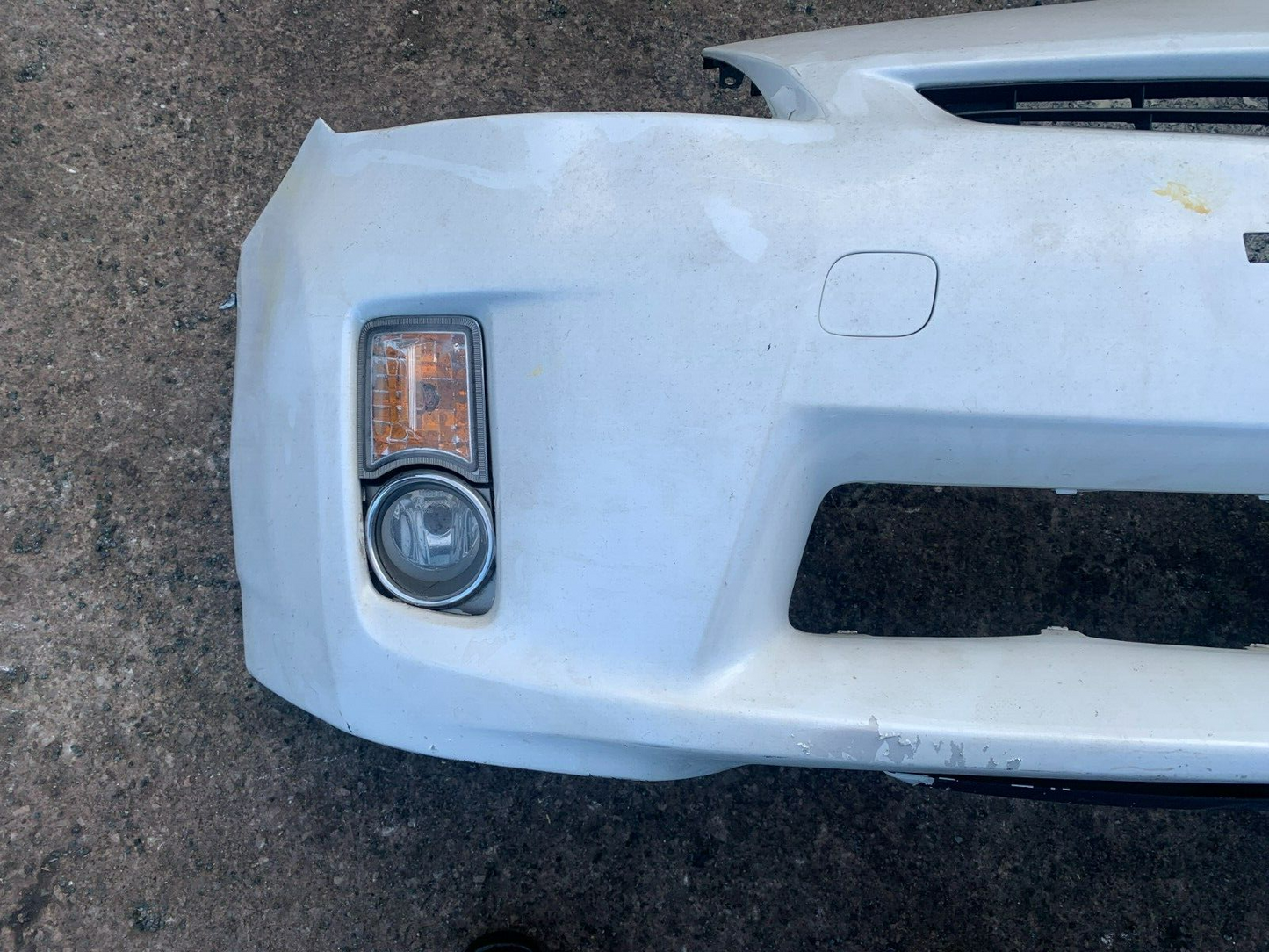 TOYOTA PRIUS MK2 2009-2014 PRE-FACELIFT GENUINE FRONT BUMPER WHITE