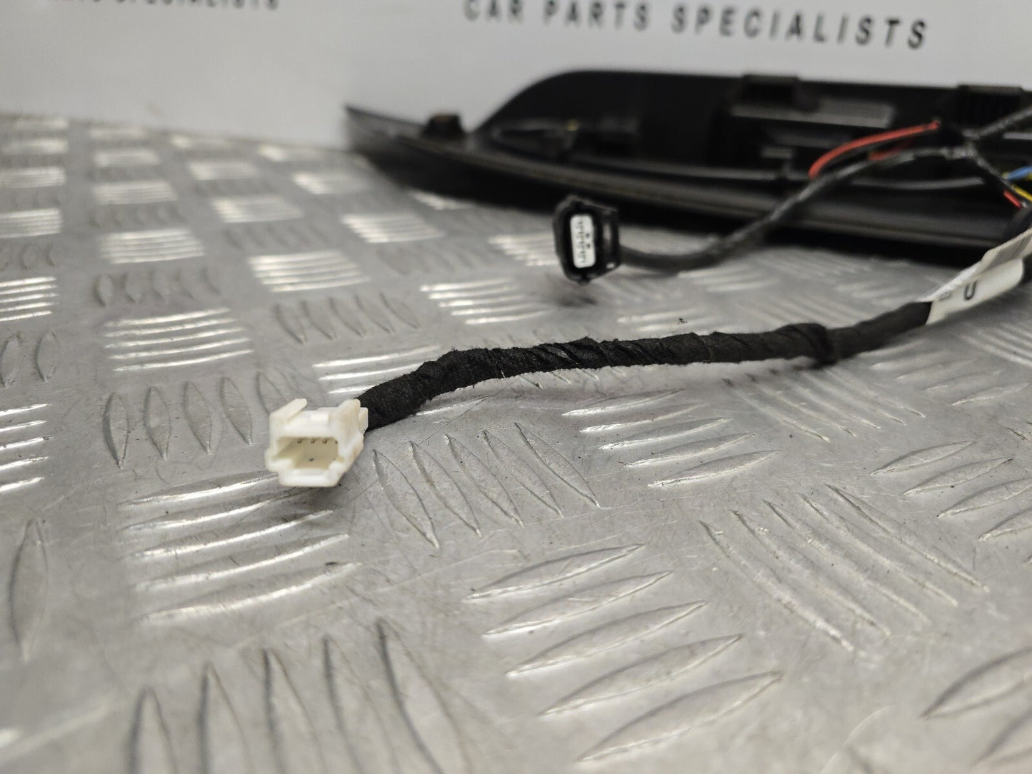 NISSAN QASHQAI J11 2014-2021 GENUINE REAR COMPLETE BOOT HANDLE SWITCH TRIM LIGHT