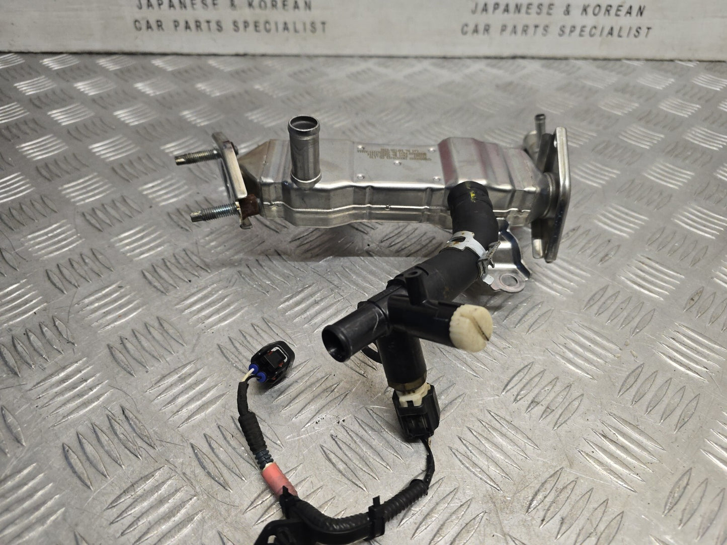TOYOTA PRIUS MK3 2009-2015 1.8 HYBRID GENUINE EGR COOLER  + PIPE 25601-37010