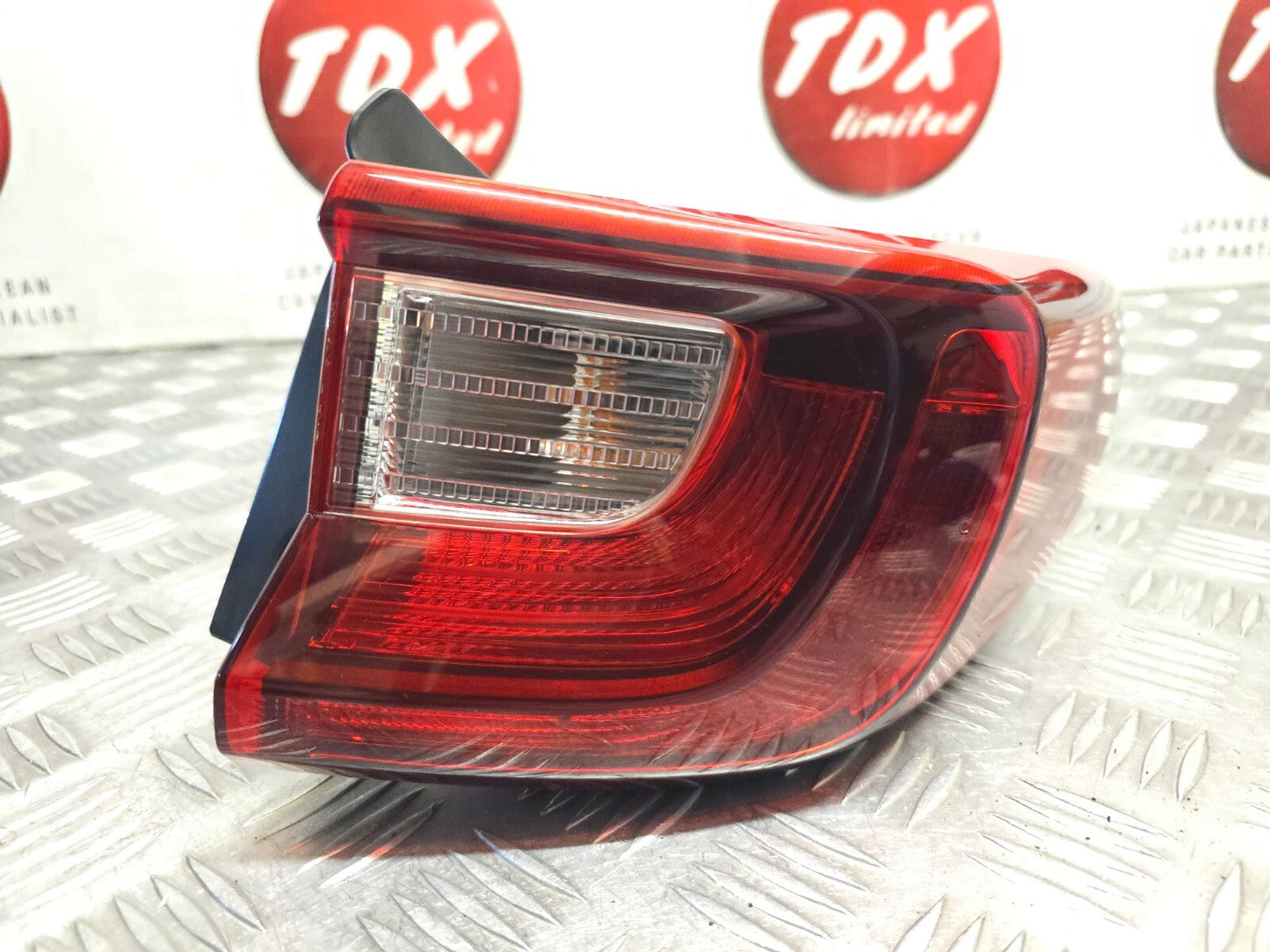 KIA STONIC (YB) 2017-2021 GENUINE DRIVERS SIDE REAR OUTER BRAKE LIGHT LAMP