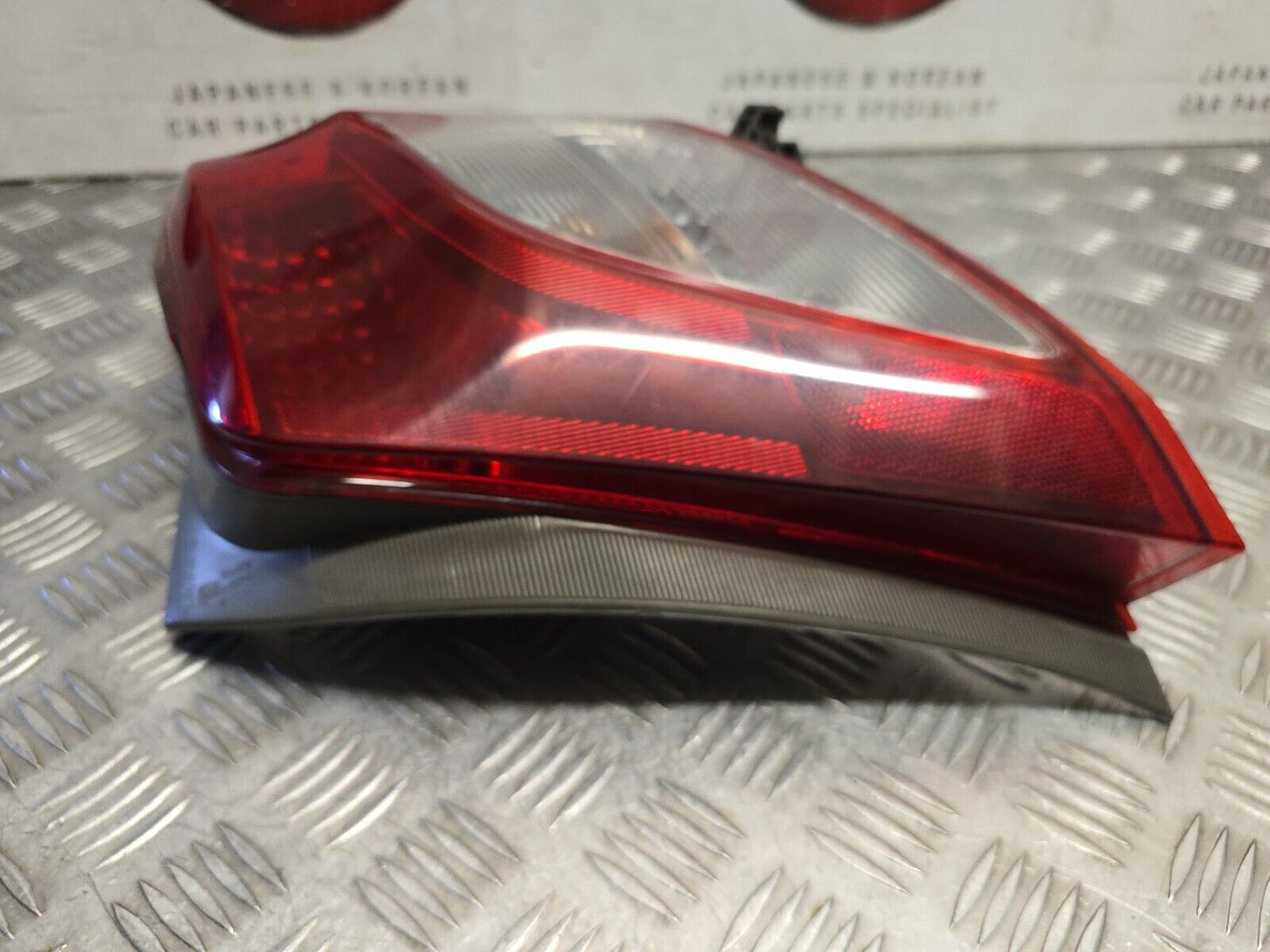 TOYOTA YARIS MK3 2012-2015 DRIVERS SIDE REAR OUTER BODY BRAKE LIGHT LAMP