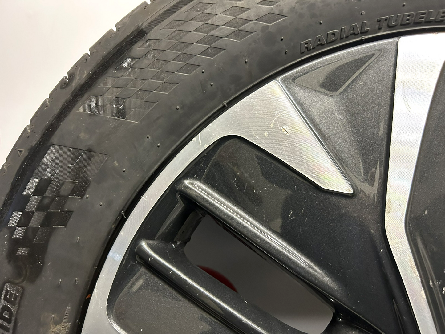 Kia Ev6 (Cv) 2021-2025 19" Inch Genuine Alloy Wheel 6.5Mm 235/55/R19 52910-Cv110 7