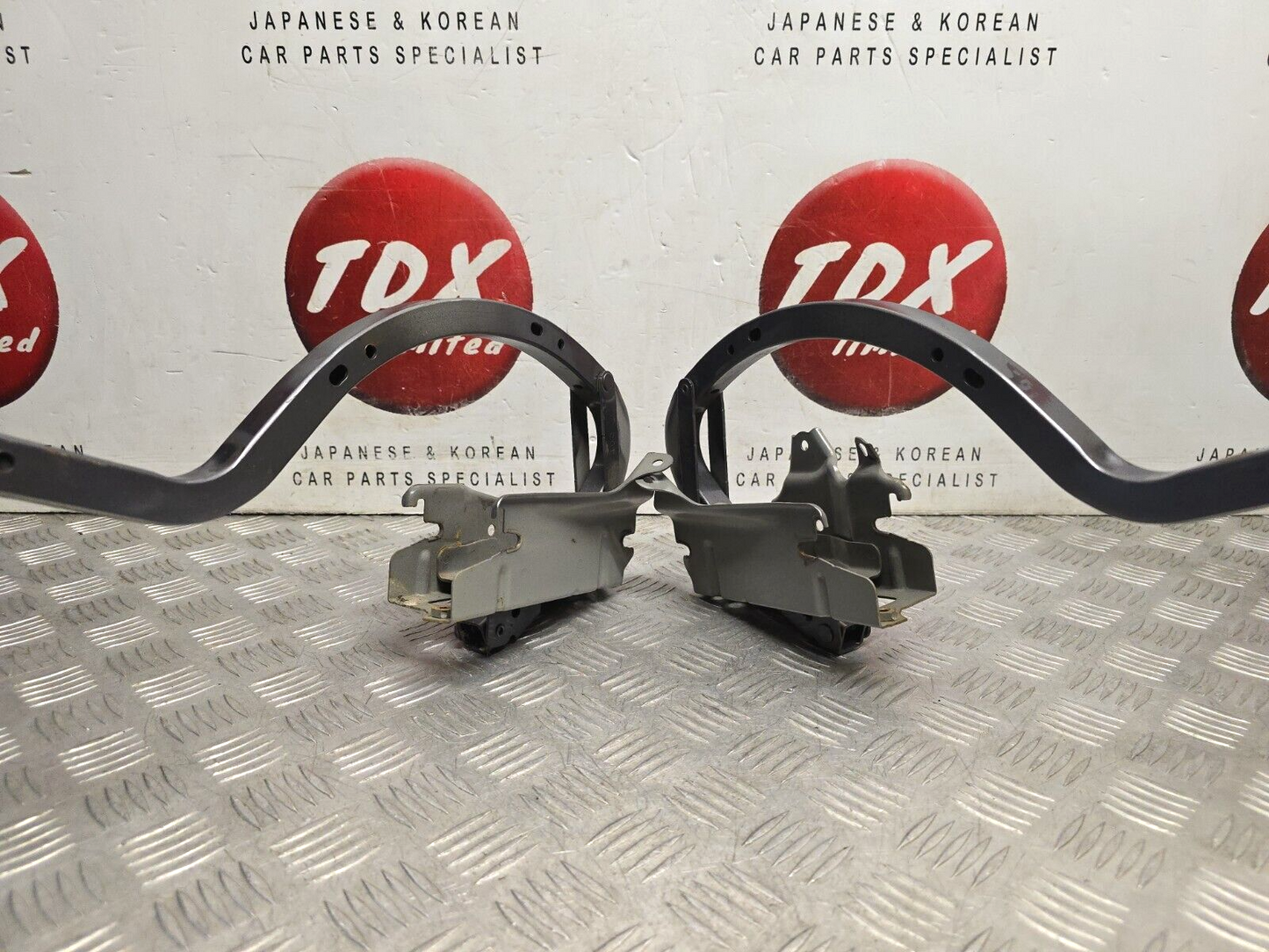 LEXUS IS300H MK3 2013-2017 GENUINE BOOTLID HINGES PAIR SET GREY 1H9
