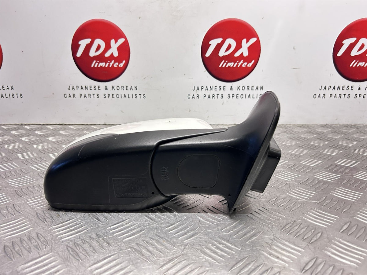 Hyundai i20 PB MK1 2012-2014 Driver Side 8 Pin Power Fold Door Mirror - photo 4 of 10
