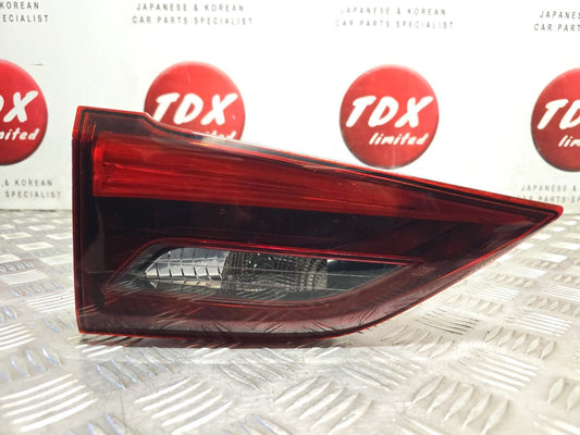 TOYOTA AVENSIS T27 SALOON 2015-2018 GENUINE PASSENGERS SIDE REAR TAILGATE LIGHT