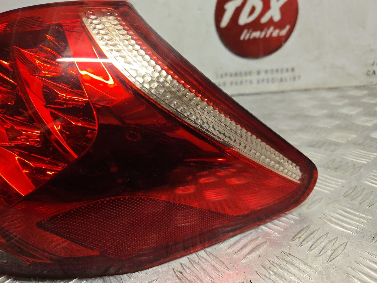 TOYOTA RAV4 MK3 2006-2009 GENUINE DRIVERS SIDE REAR OUTER BODY LED BRAKE LIGHT