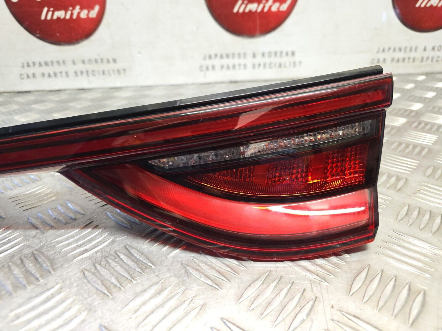 KIA PROCEED CD MK3 2019-2024 GENUINE DRIVERS REAR TAILGATE LIGHT LAMP 92404J7210