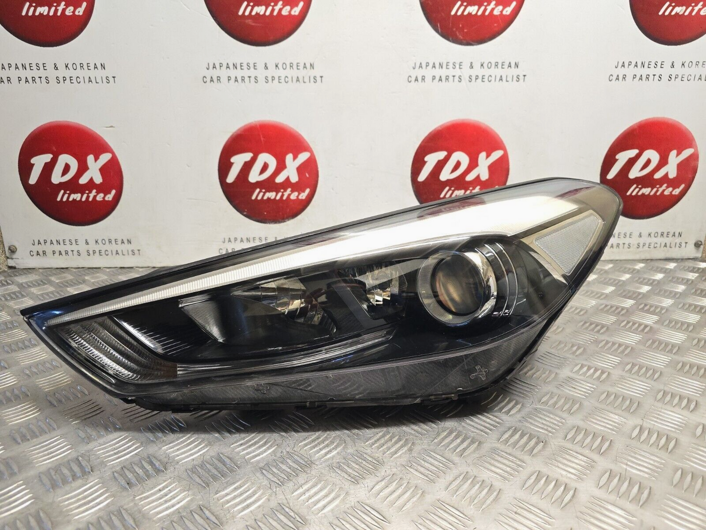 HYUNDAI TUCSON MK3 TLe 2015-2018 PRE-FACELIFT PASSENGERS SIDE HALOGEN HEADLIGHT