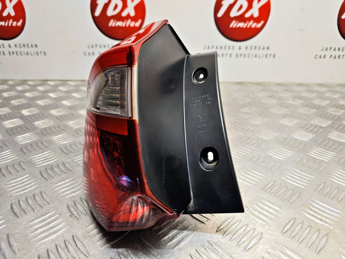 Kia Ceed MK2 Hatchback 2016-2018 Passengers Rear Outer Brake Light 92401-A2200 - photo 5 of 8