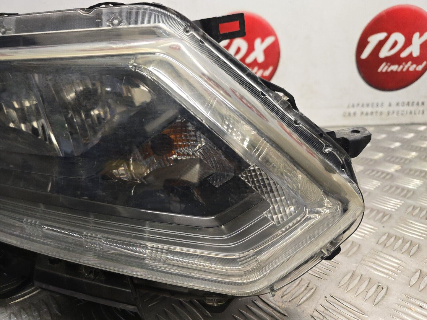 NISSAN X-TRAIL T32 2014-2017 PREFACELIFT GENUINE DRIVERS SIDE HALOGEN HEADLIGHT