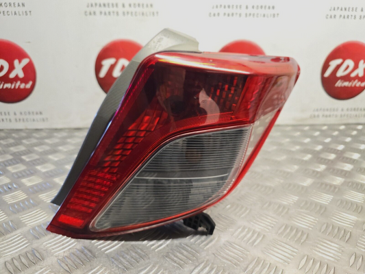 TOYOTA YARIS 2012-2015 GENUINE DRIVERS SIDE REAR OUTER BODY BRAKE LIGHT LAMP