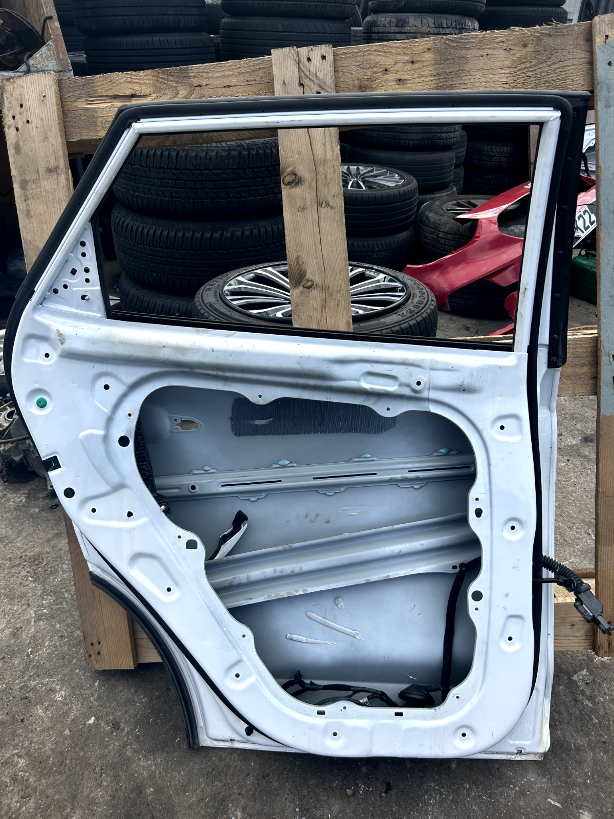 HYUNDAI TUCSON MK3 2015-2020 NSR PASSENGERS REAR GENUINE DOOR SHELL WHITE PYW