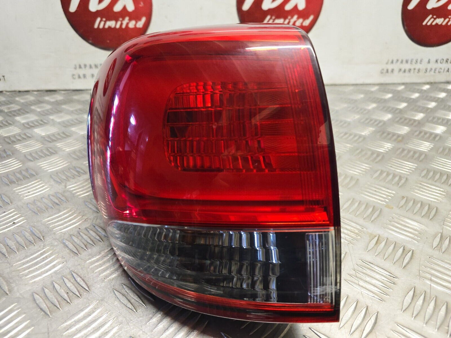 KIA CARENS RP MK3 2013-2016 GENUINE PASSENGERS REAR OUTER BRAKE LIGHT 92401-A4