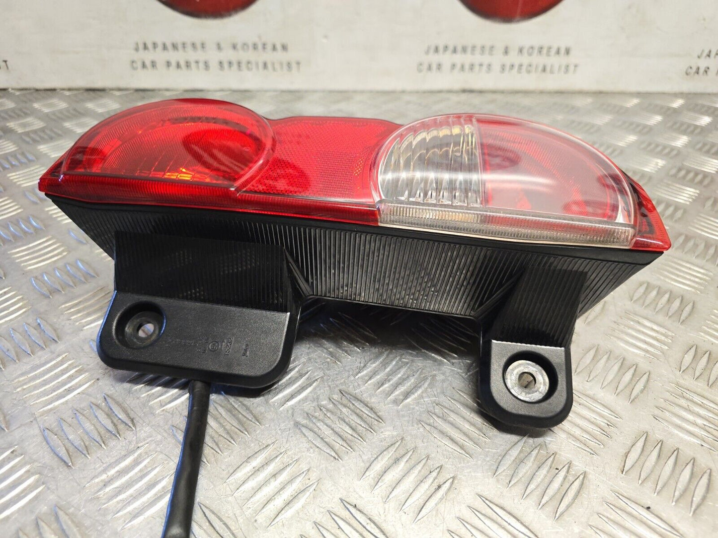 NISSAN NV200 2010-2019 GENUINE DRIVERS REAR OUTER HALOGEN BRAKE LIGHT 26550BJ20A