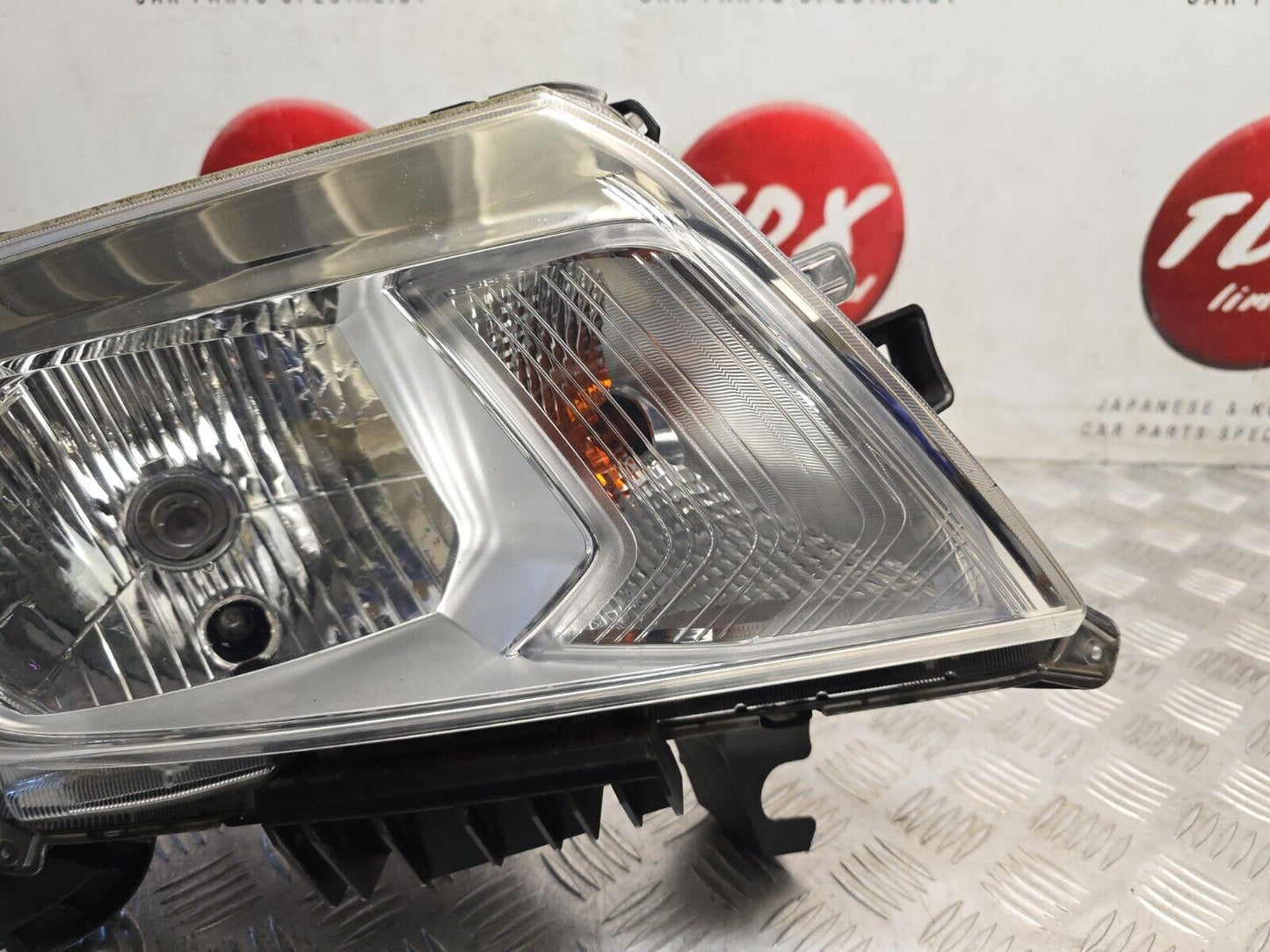 NISSAN NAVARA D23 2015-2019 GENUINE DRIVERS FRONT HALOGEN HEADLIGHT 260104KJ1A