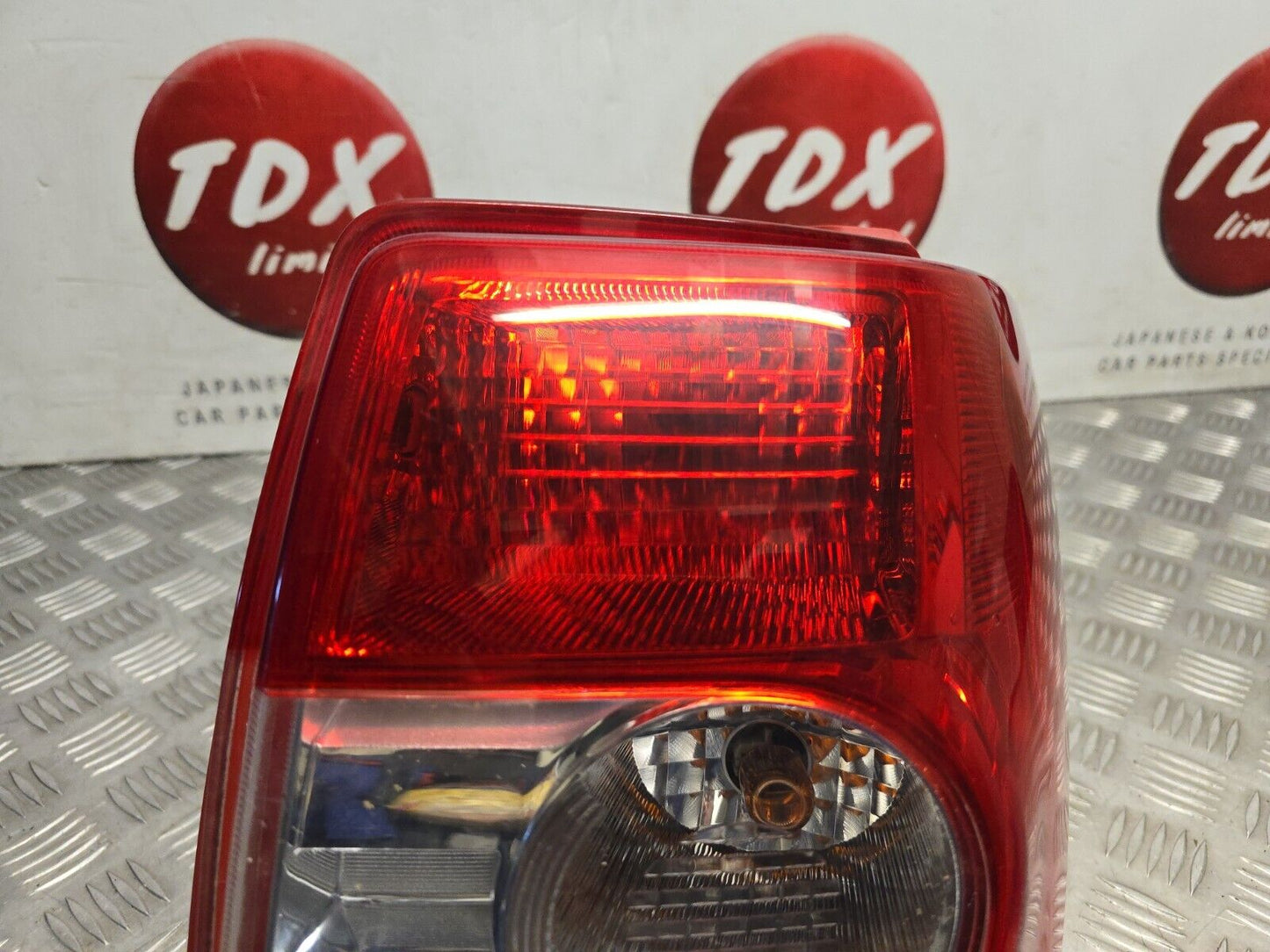 TOYOTA URBAN CRUISER 2009-2013 GENUINE DRIVERS SIDE REAR OUTER BRAKE LIGHT LAMP