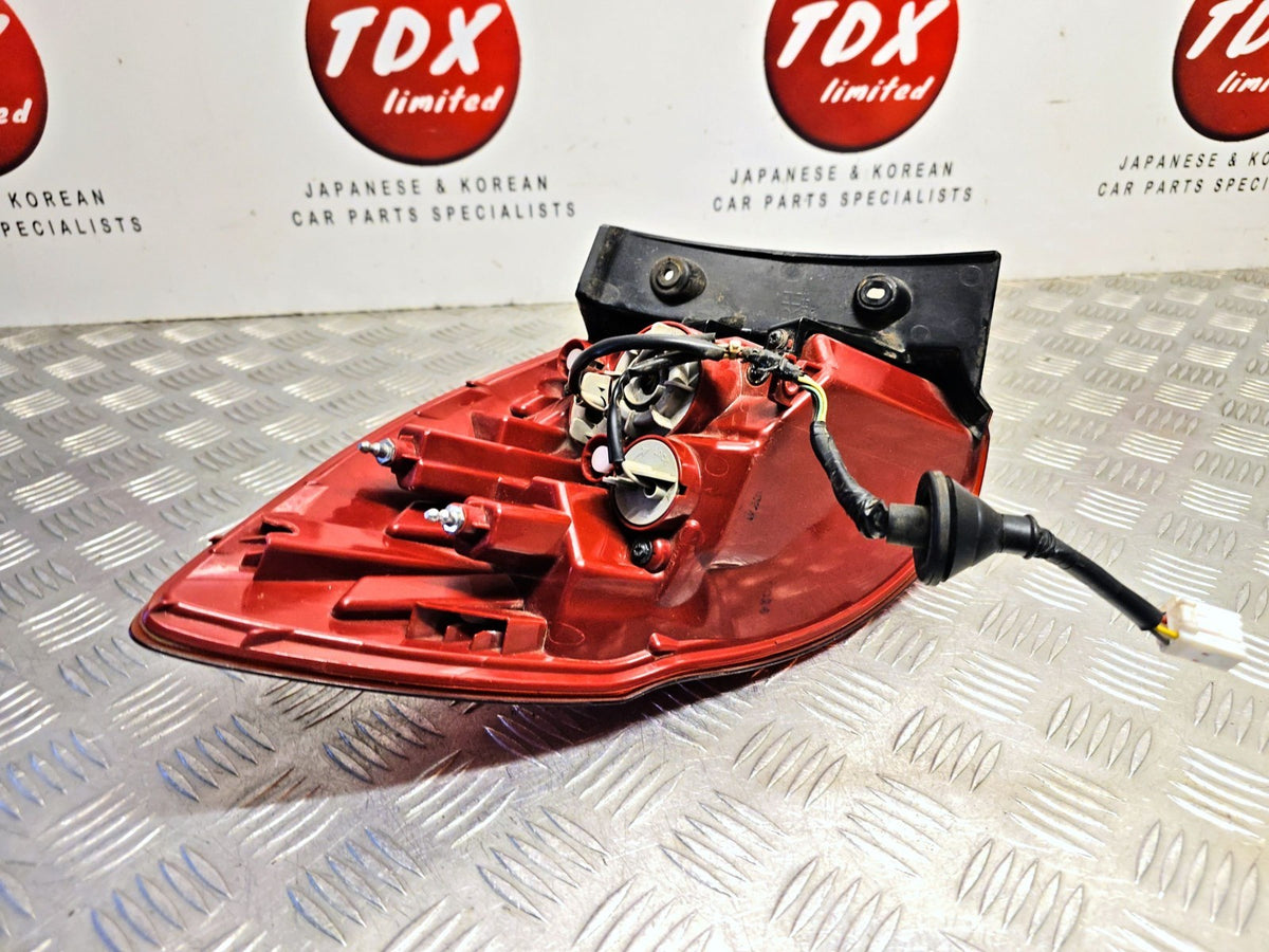 Kia Ceed JD MK2 Hatchback 2016-2018 Drivers Rear Outer Brake Light 92402-A2200 - photo 7 of 8