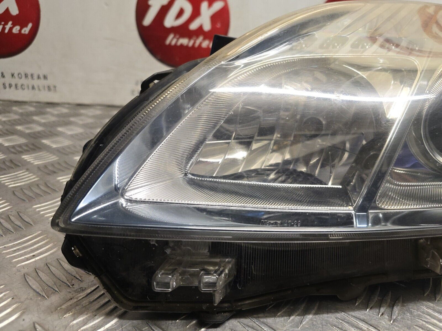 TOYOTA PRIUS MK3 2009-2012 GENUINE PASSENGERS SIDE FRONT HALOGEN HEADLIGHT LAMP