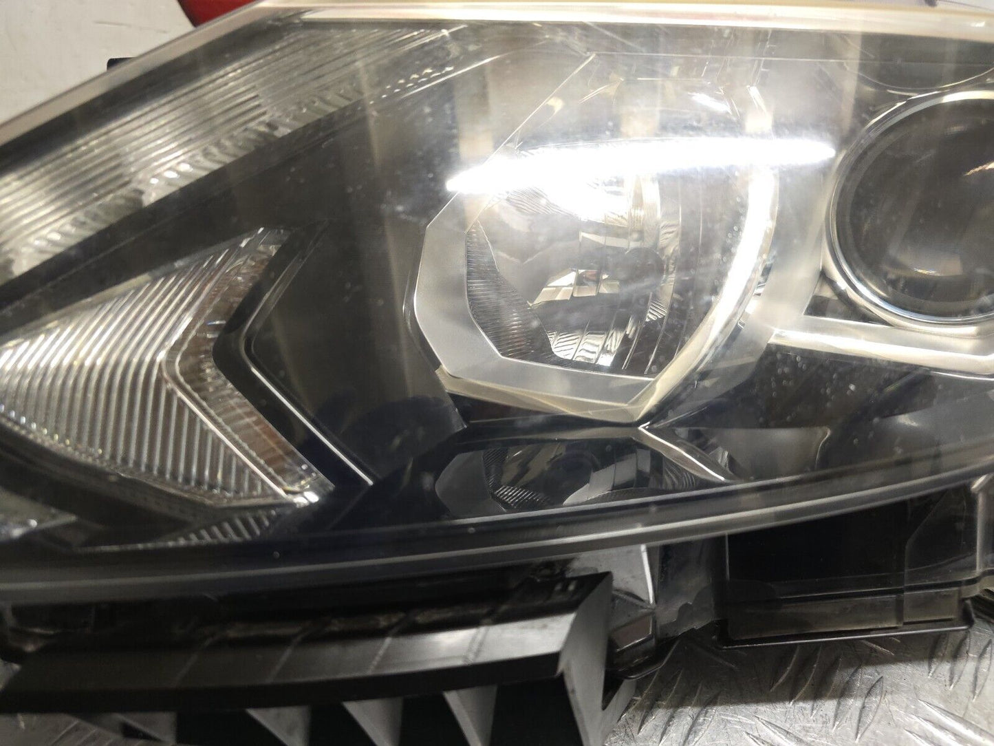 NISSAN QASHQAI J11 2014-2017 GENUINE PASSENGERS SIDE FRONT HALOGEN HEADLIGHT DRL