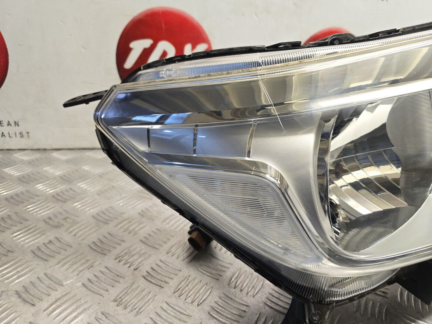 NISSAN NAVARA D23 2015-2019 GENUINE DRIVERS FRONT HALOGEN HEADLIGHT 260104KJ1A