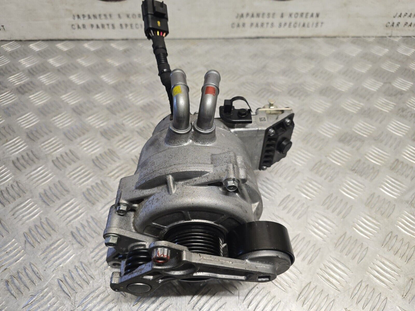 KIA NIRO DE 2017-2022 1.6 HYBRID GENUINE ALTERNATOR GENERATOR + PULLEY