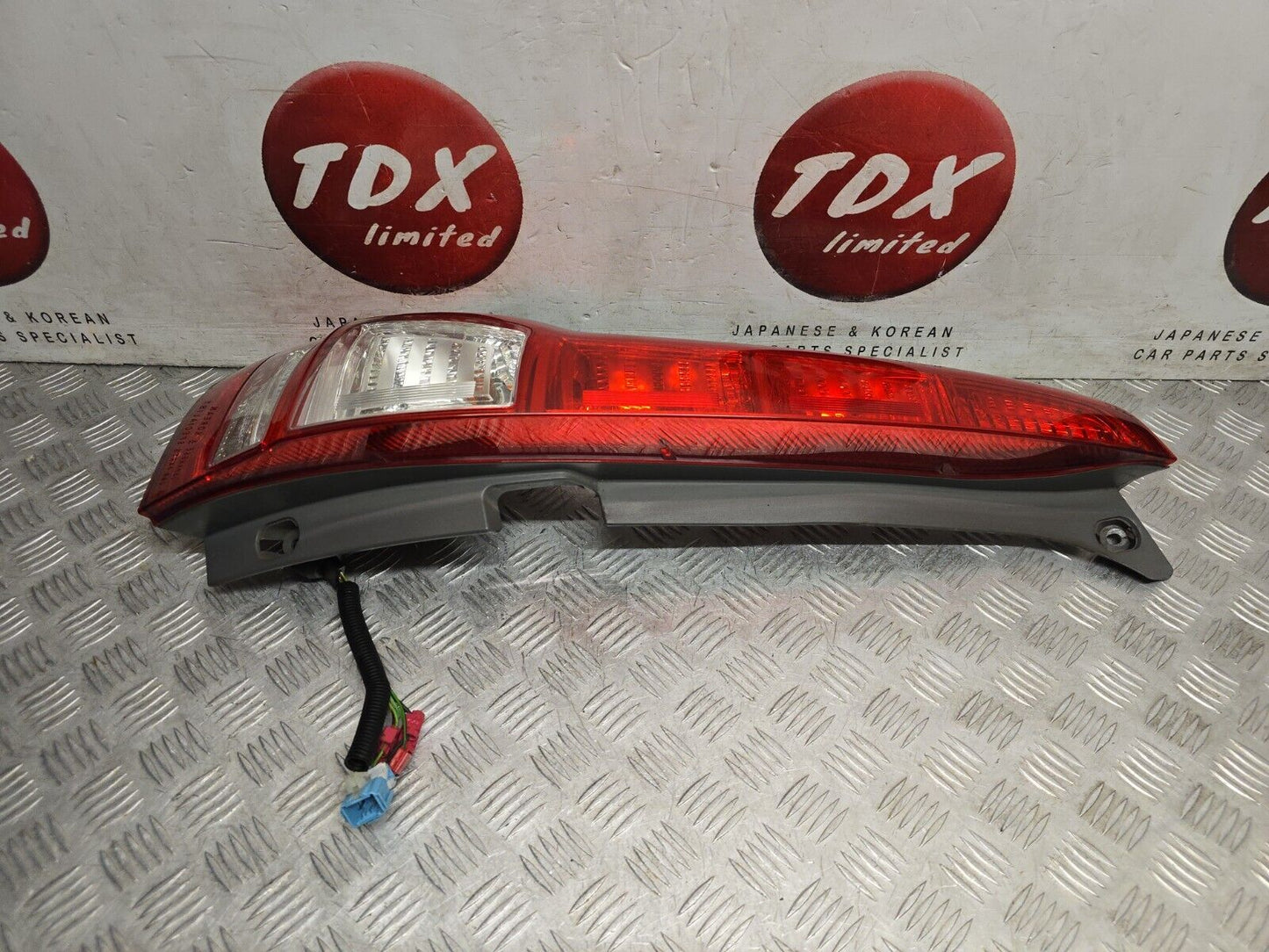 HONDA CR-V MK3 2006-2012 GENUINE PASSENGER SIDE REAR OUTER BODY BRAKE LIGHT LAMP