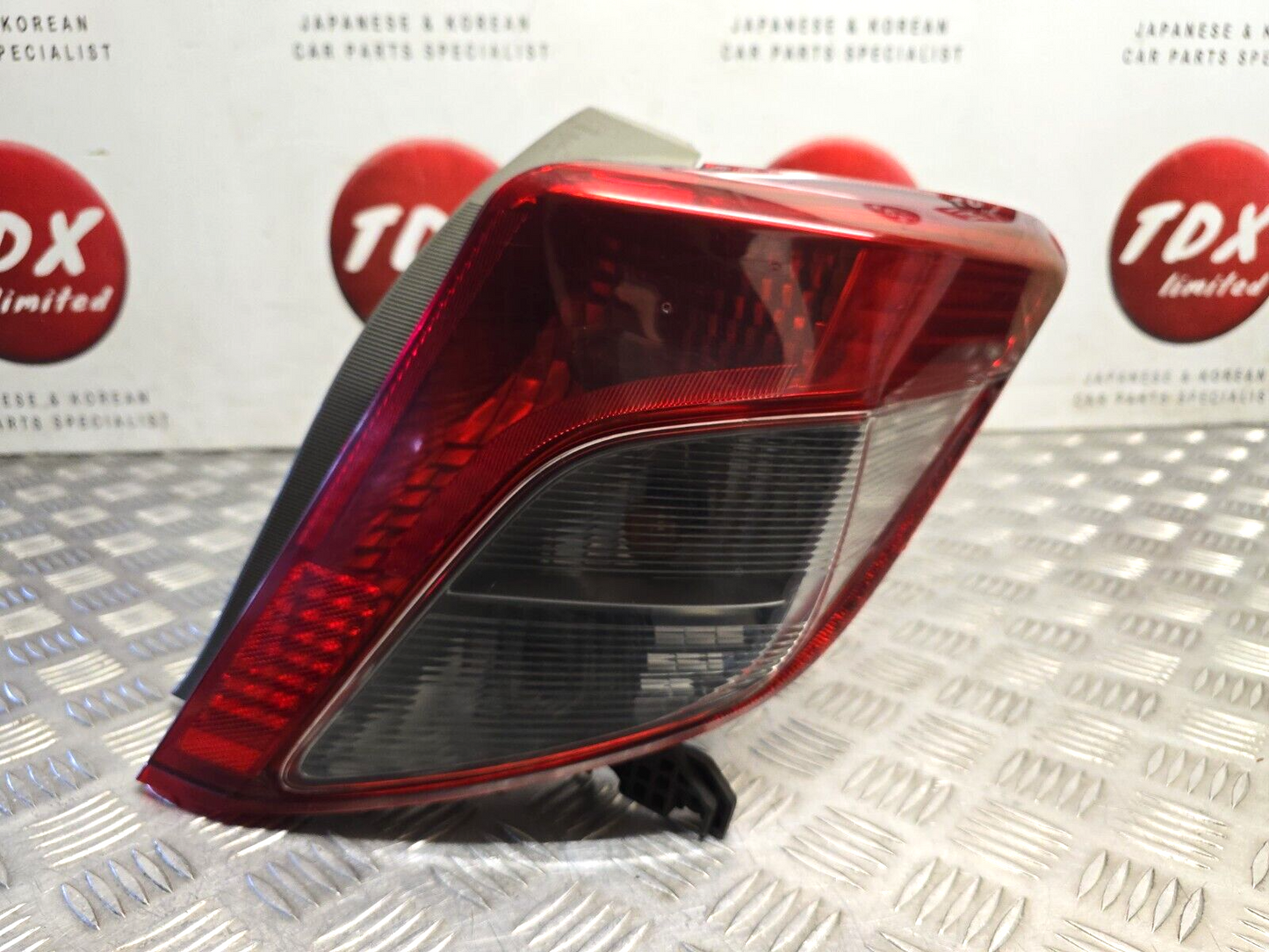 TOYOTA YARIS MK3 2012-2015 DRIVERS SIDE REAR OUTER BODY BRAKE LIGHT LAMP