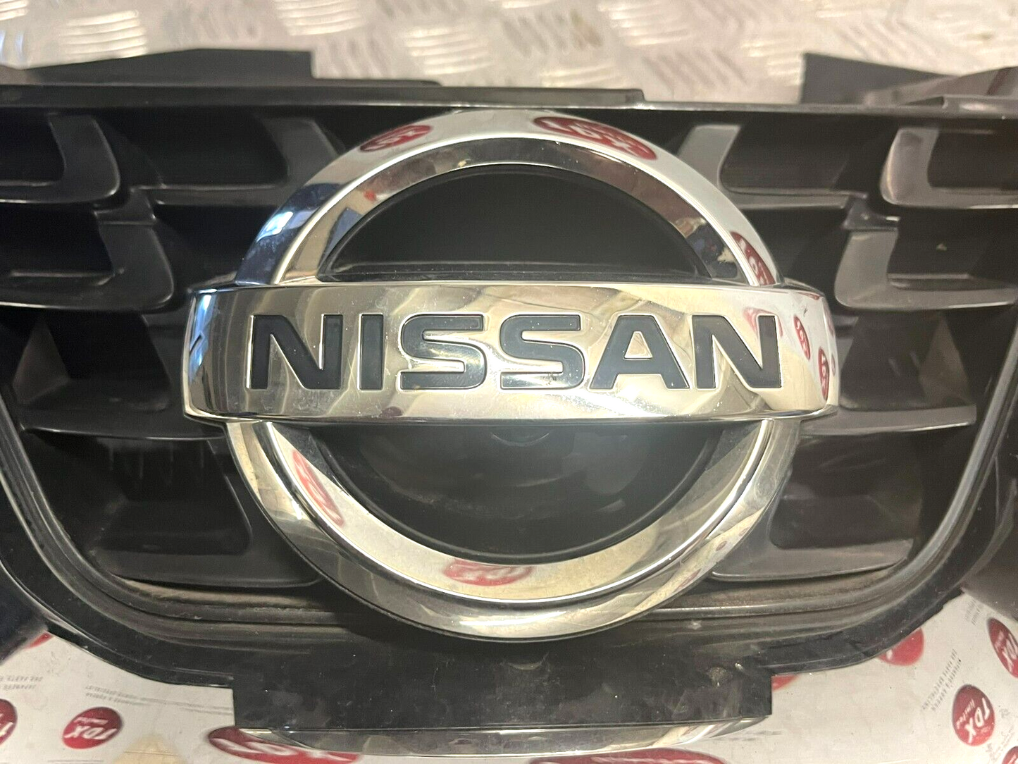 NISSAN JUKE F15 2014-2019 FACELIFT GENUINE FRONT BUMPER GRILLE (CAMERA TYPE)